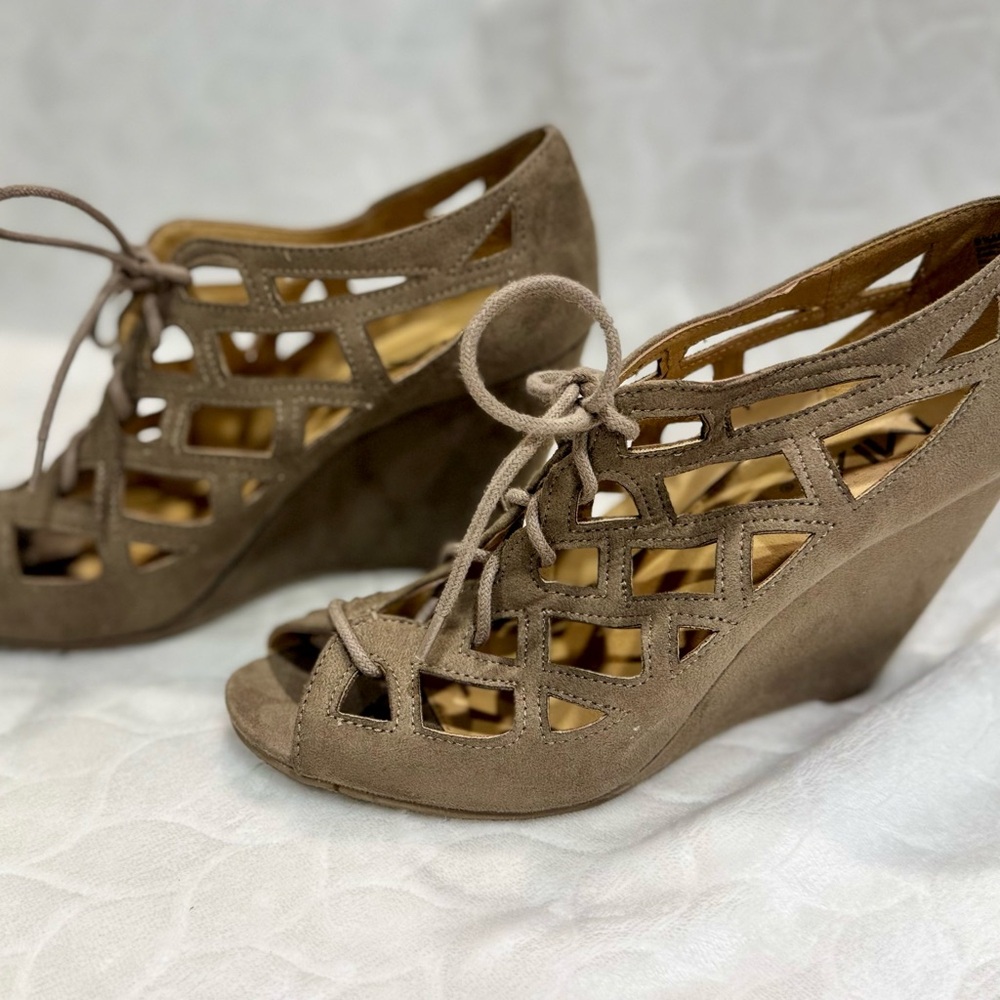 Mia Women's Taupe Wedge Sandals
